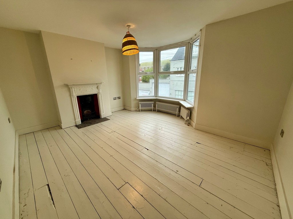Lot: 10 - EXTENDED MID-TERRACE HOUSE IN TOWN CENTRE - Bedroom one